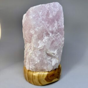 Luminária de Quartzo Rosa – Luz, Amor e Aconchego