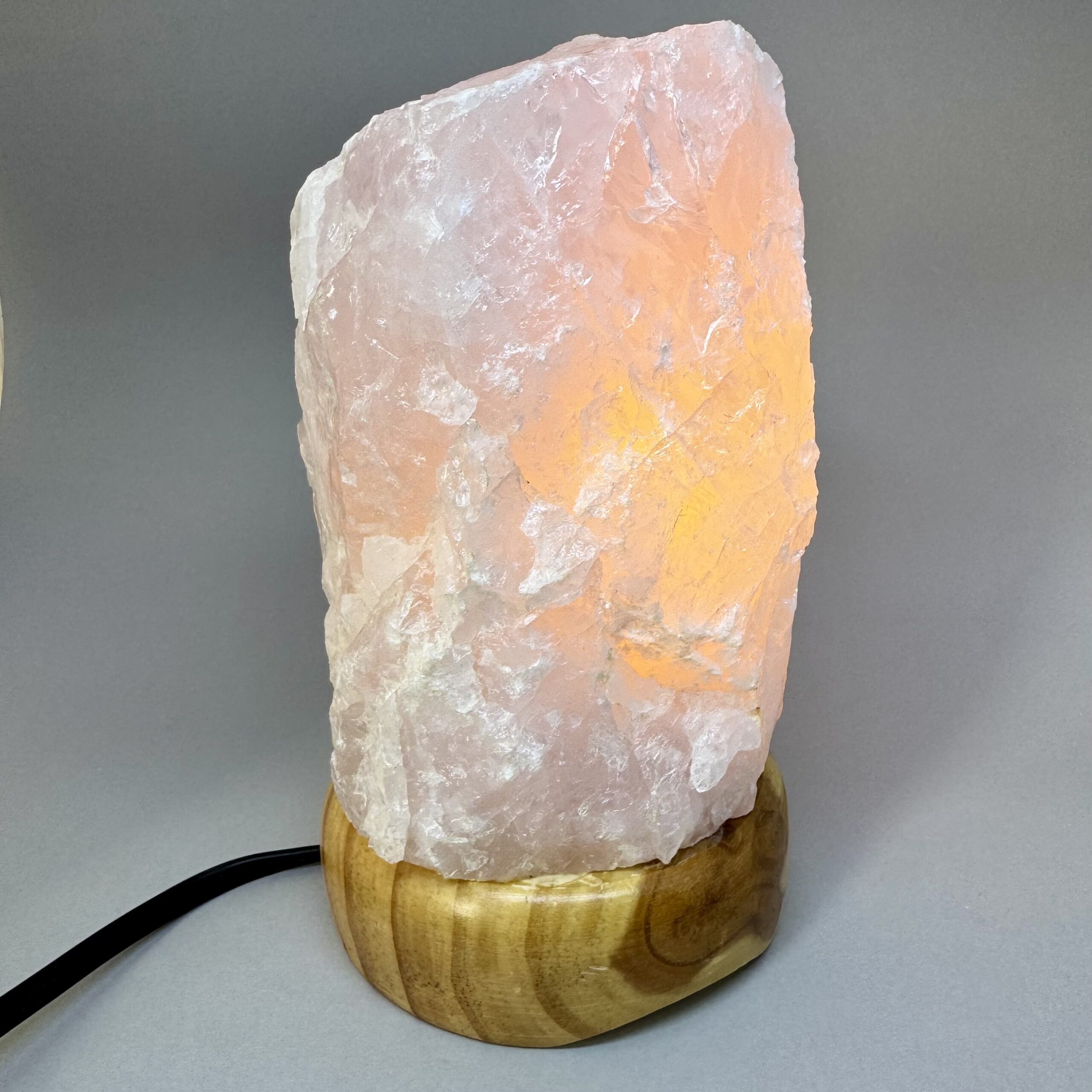 Luminária de Quartzo Rosa – Luz, Amor e Aconchego - Imagem 4