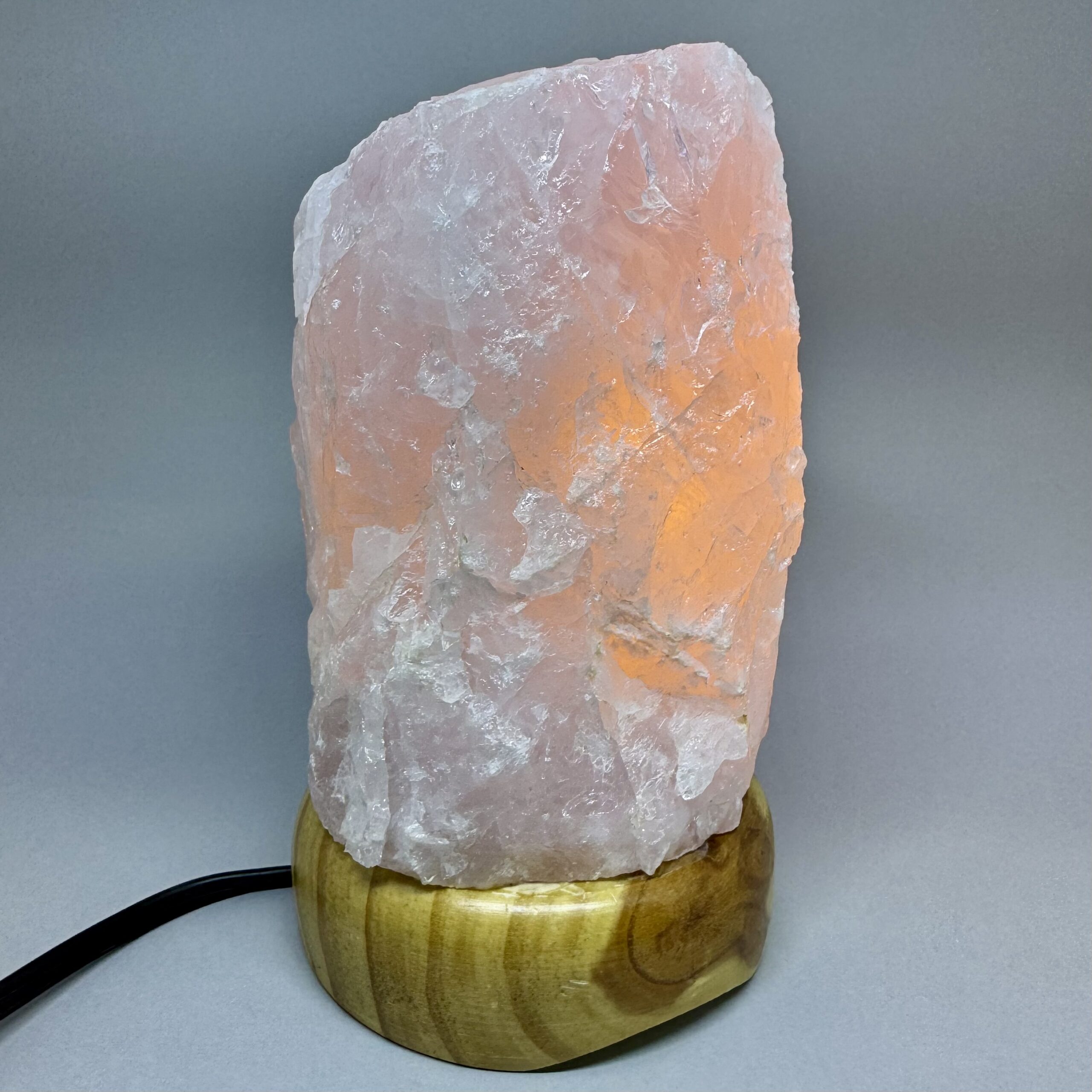 Luminária de Quartzo Rosa – Luz, Amor e Aconchego - Imagem 3