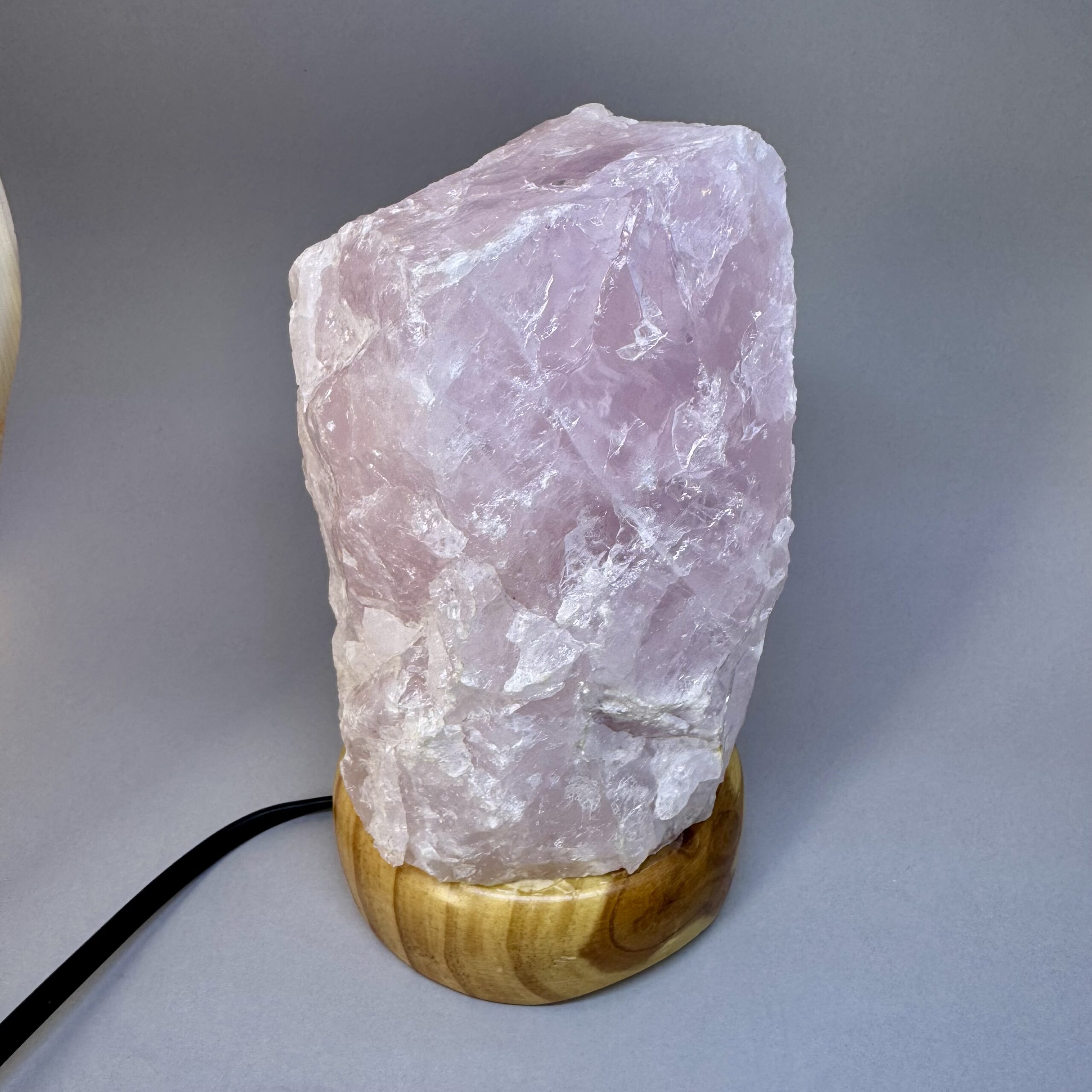 Luminária de Quartzo Rosa – Luz, Amor e Aconchego - Imagem 2
