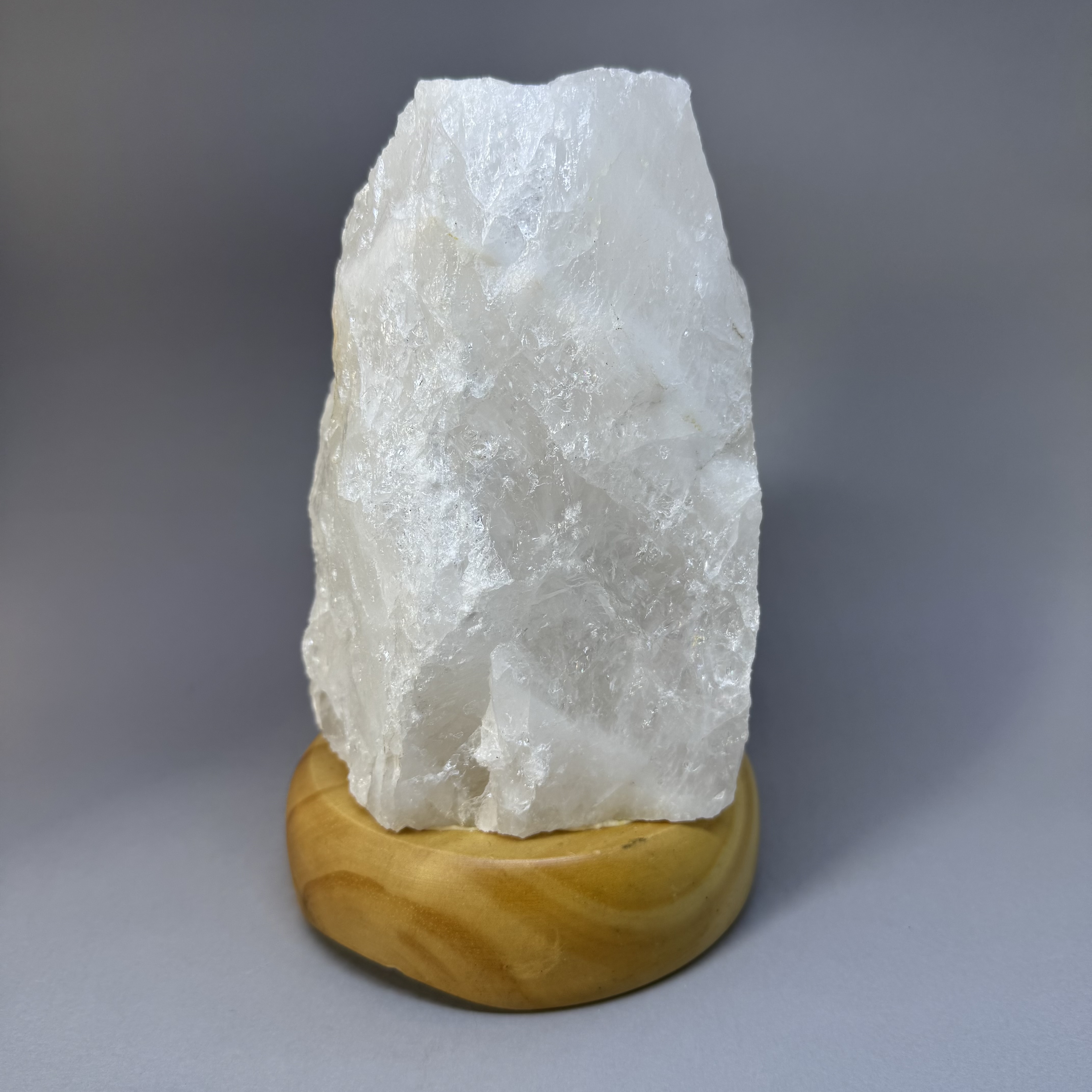 Luminária de Quartzo Branco – Luz, Pureza e Aconchego